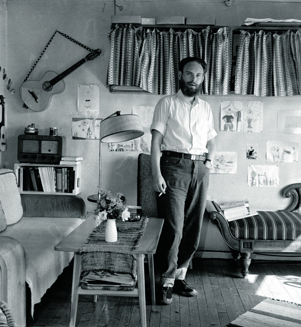Ung mann: Agnar Mykle i sitt hjem på Lille Langerud på Abildsø i Oslo i 1955. Foto: Sverre A. Børretzen/NTB Scanpix