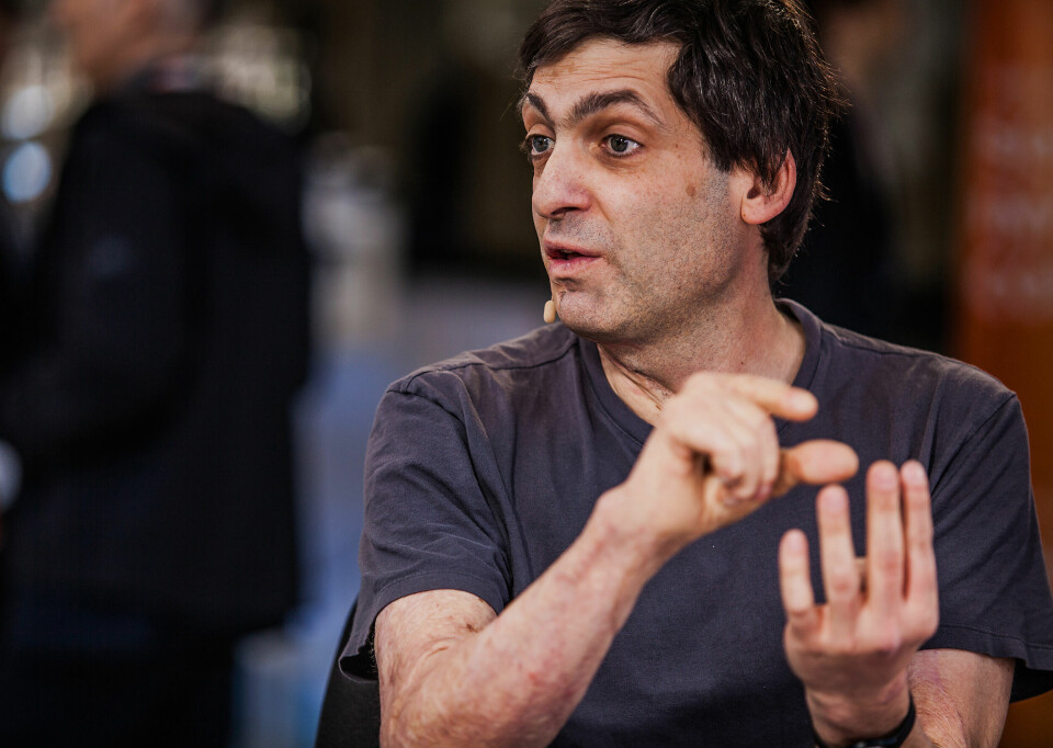 Psykologiprofessor Dan Ariely har skrevet en rekke bestselgende populærvitenskapelige bøker, men knyttes nå også til forskningsjuks. Dan Ariely