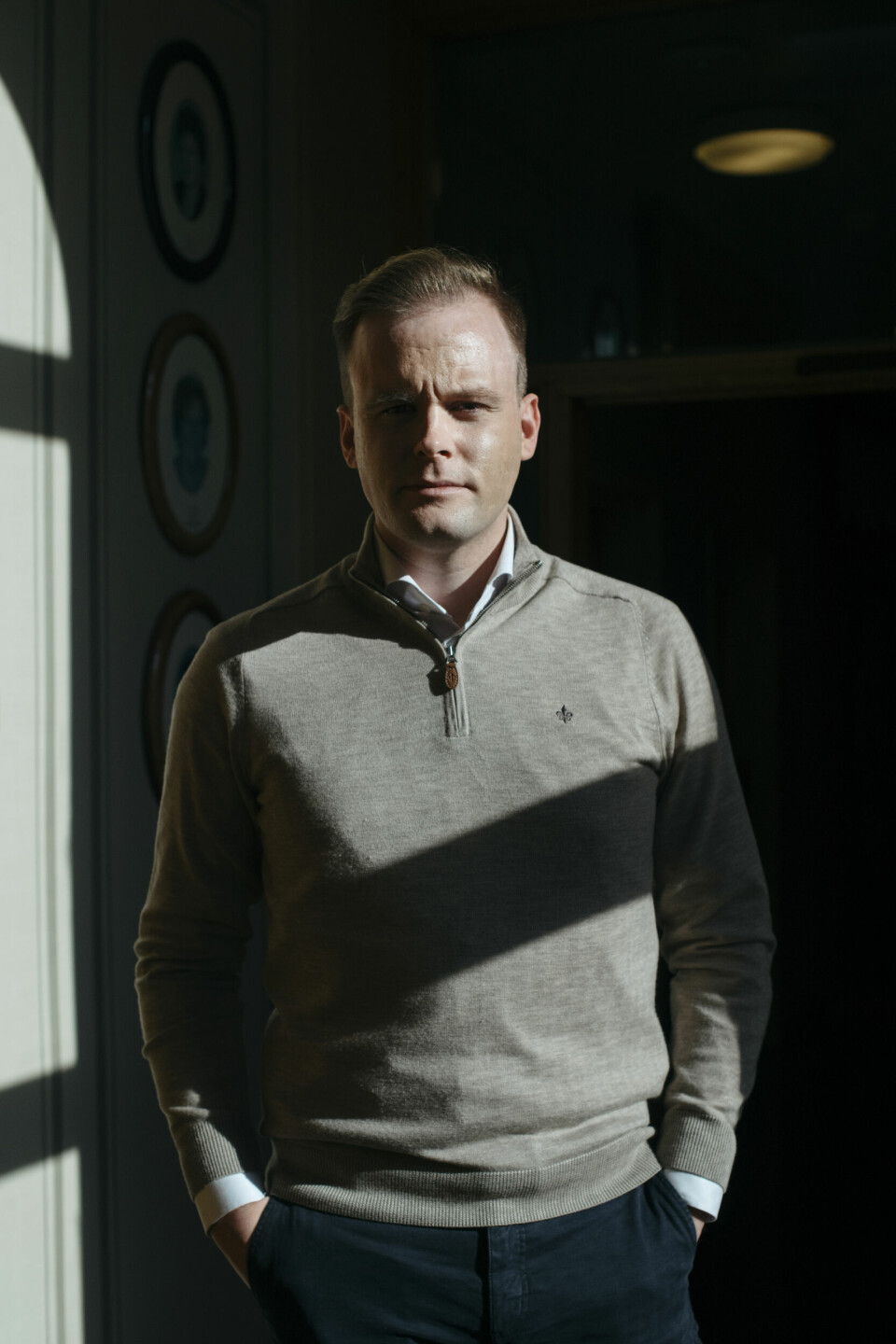 Cato Husabø Fossen ble i sin tid som ung journalist satt ettertrykkelig på plass av Erna Solberg. I dag karakteriserer han pressens behandling av høyrelederen som «tøff, men rettferdig».