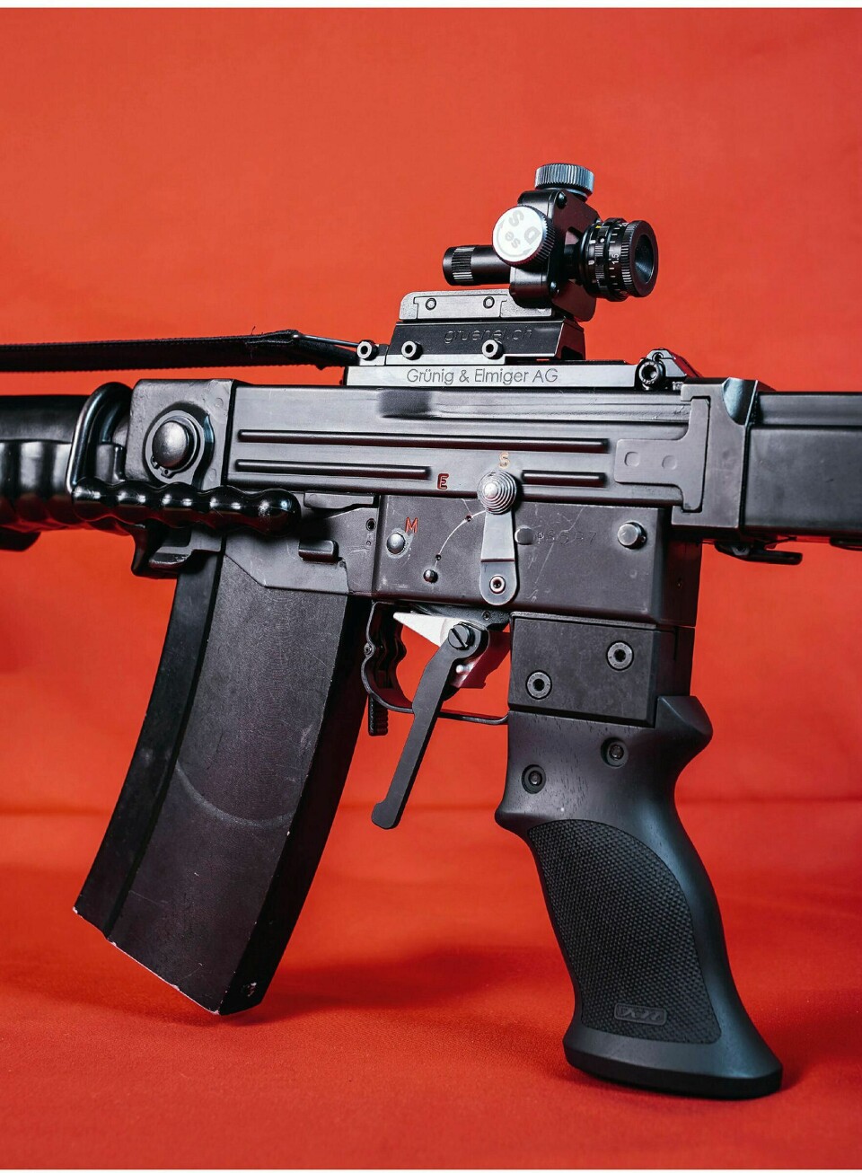 En spesialtilpasset rifle. Den sveitsiske pro-militære kulturen har gjort skyting på blink en populær sport, også blant barn.