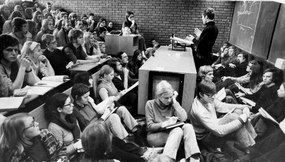 Fullt hus: Morgenbladet er på jakt etter landets beste formidlere. Om det var høyt studentinntak eller foreleserens fremragende formidlingsferdigheter som fylte dette auditoriet på Blindern til trengsel i 1974, vites ikke. Foto: Rolf M. Aaagard / Aftenposten / Scanpix