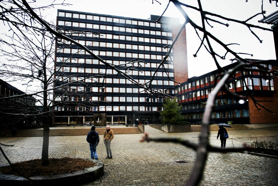 Viktig i verden? Kan norske humanister bli verdensledende? Evalueringen av humanistisk forskning vil ikke gi svar på dette, mener Tor Egil Førland. Her er Humanistisk fakultet i Oslo. Foto: Siv Dolmen