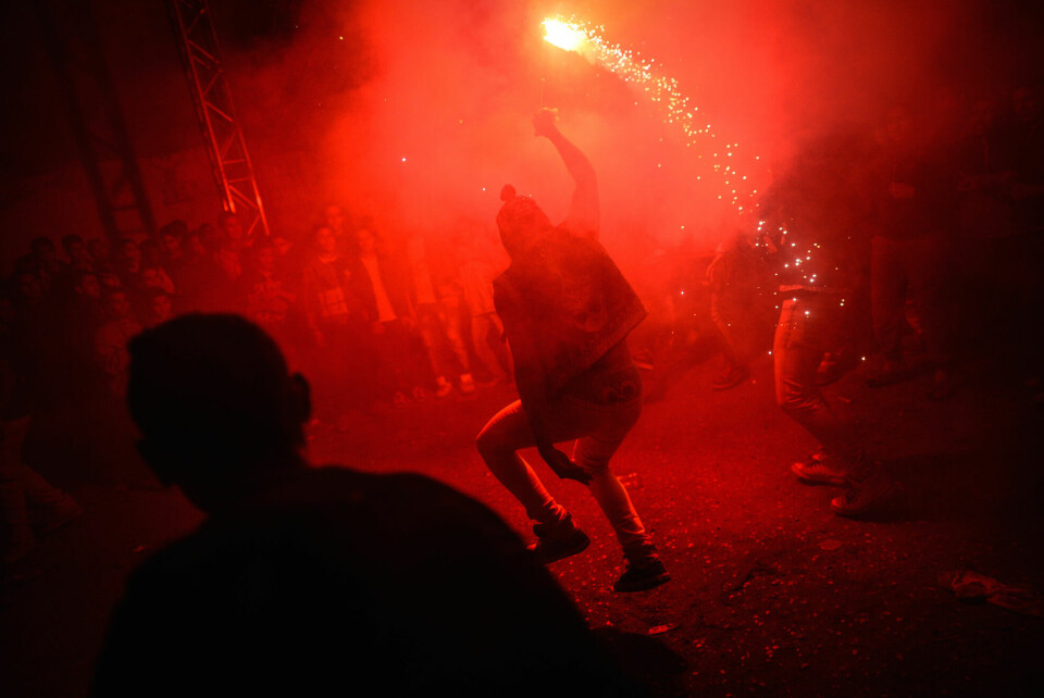 GATEBRYLLUP: Det er i de uformelle bosetningene i utkantene av Kairo at Mahragan blir laget og spilt. Ordet Mahragan betyr festival. Foto: Anadolu Agency/Getty Images