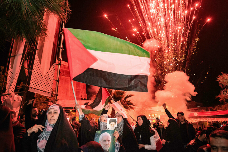 Irans angrep natt til 14. april var svært synlig, med meget liten ødeleggende effekt i mottakerenden. Trolig helt etter planen, skriver Cecilie Hellestveit. Her: Demonstrasjon til støtte for Palestina i Teheran, 14. april. Palestinaplassen i Teheran