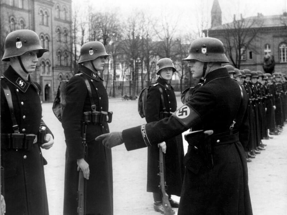 SS-uniform: Her i Berlin, 1938. Foto: Bundesarchiv, Bild 183-H15390 / Creative Commons CC-BY-SA 3.0, CC BY-SA 3.0 de.