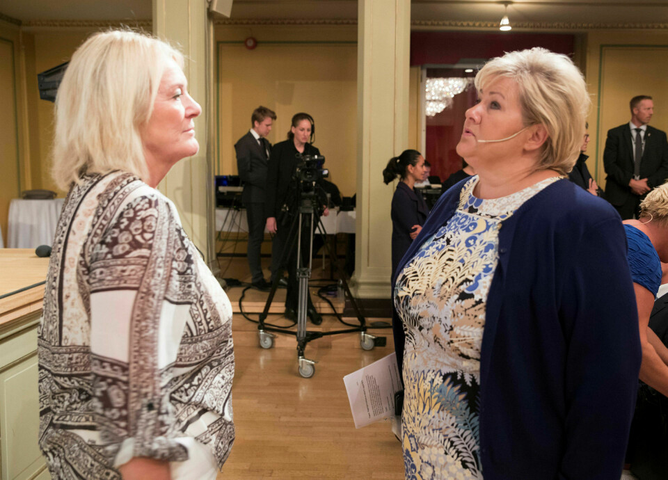 Samholdsfilosofi: Hvorfor påstår Kristin Clemet at Erna Solbergs samholdsfilosofi er et særtrekk ved regjeringsarbeidet? Her er Erna Solberg og Kristin Clemet under konferansen om sosial bærekraft og ulikhet. Foto: Terje Pedersen / NTB scanpix