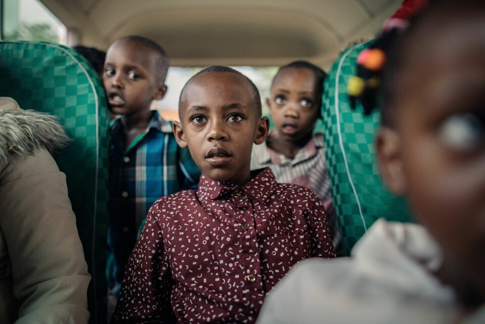 Rwanda har gått fra folkemord til økonomisk vekst, og er blitt en global asylsentral på veien. Her: Chala Samuel (8) på vei til å intervjues av norske myndigheter. Familien hans er plukket ut som mulige kvoteflyktninger til Norge. Rwanda: Europas nye asyløy
