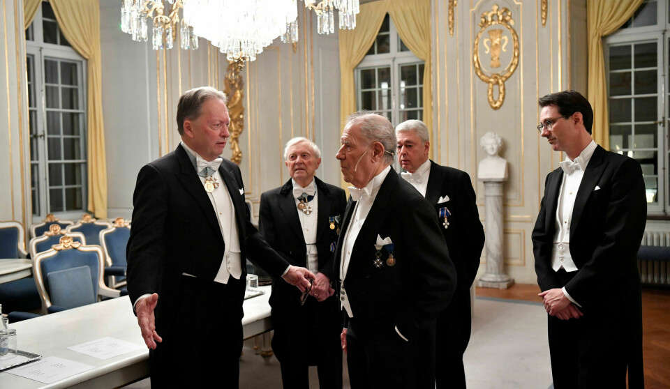 Pent kledde gamle menn: Svenska Akademien under en høytidelig sammenkomst i Stora Börssal. Fra venstre Horace Engdahl, Per Wästberg, Sture Allén, Bo Ralph og Tomas Riad. Foto: Henrik Montgomery / TT / NTB scanpix Henrik Montgomery / TT / NTB scanpix