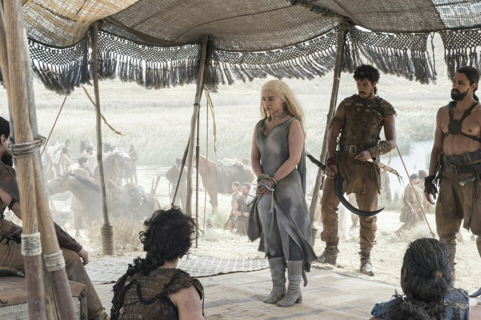 På gamle trakter: Daenerys Targaryen, dragemoren så mange Game of Thrones-seere har heiet på de siste årene, ser ut til å havne i trøbbel i sesong seks. Foto: Macall B. Polay/HBO