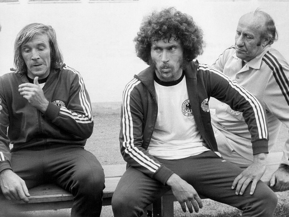 Eksentrisk: Paul Breitner (i midten) ble verdensmester for Vest-Tyskland i 1974. Han er ikke bare kjent for dette, men også for sterke meninger om annet enn fotball. Foto: Getty Images