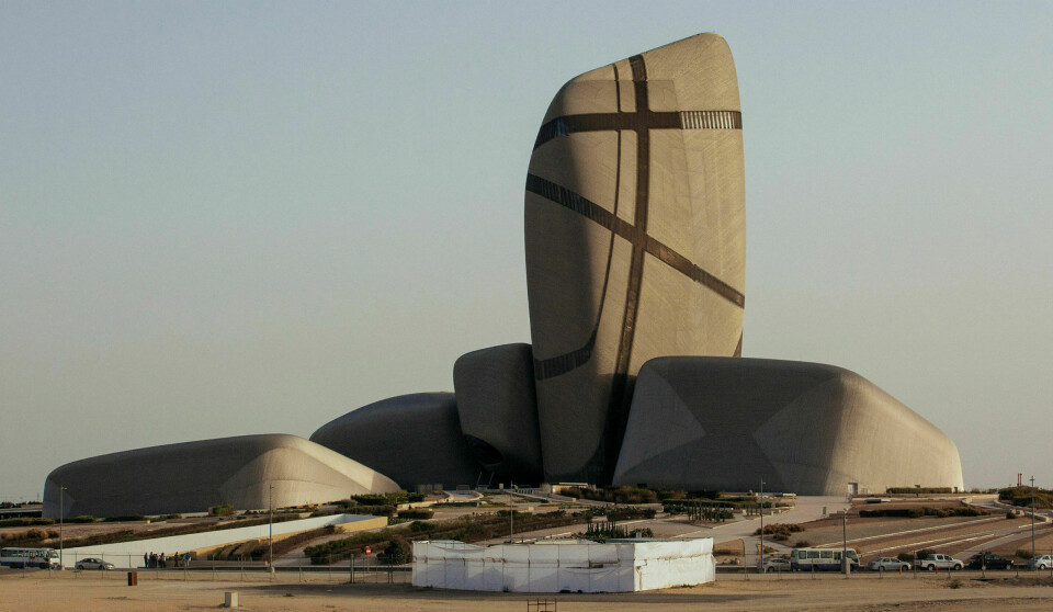 Kultursenter: Norske Snøhettas strek ble til virkelighet i ørkenbyen Dhahran i Saudi-Arabia. Bygget er oppkalt etter nasjonens grunnlegger kong Abdulaziz. Foto: Christian Belgaux