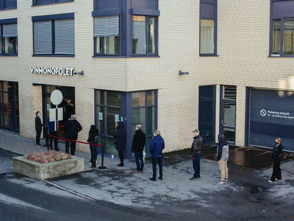 Folk valfartet til Sandvika i Bærum da Vinmonopolene i Oslo stengte i vinter. Unntakstiden siden mars 2020 har vist at alkohol er viktig for folk, skriver Øystein Skjælaaen. Vinmonopolet
