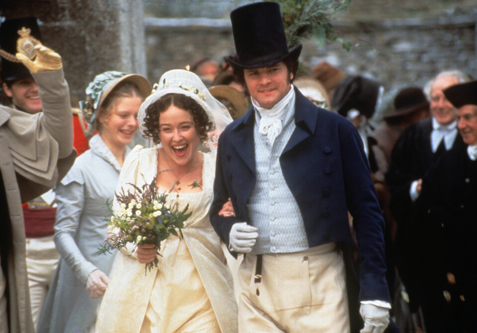 Stolthet og brudgom: Jennifer Ehle som Elizabeth Bennett og Colin Firth i en ikonisk rolle som Mr. Darcy i TV-serien 'Pride and Prejudice', basert på Jane Austens roman av samme navn. PRIDE AND PREJUDICE, Jennifer Ehle, Colin Firth, 1995