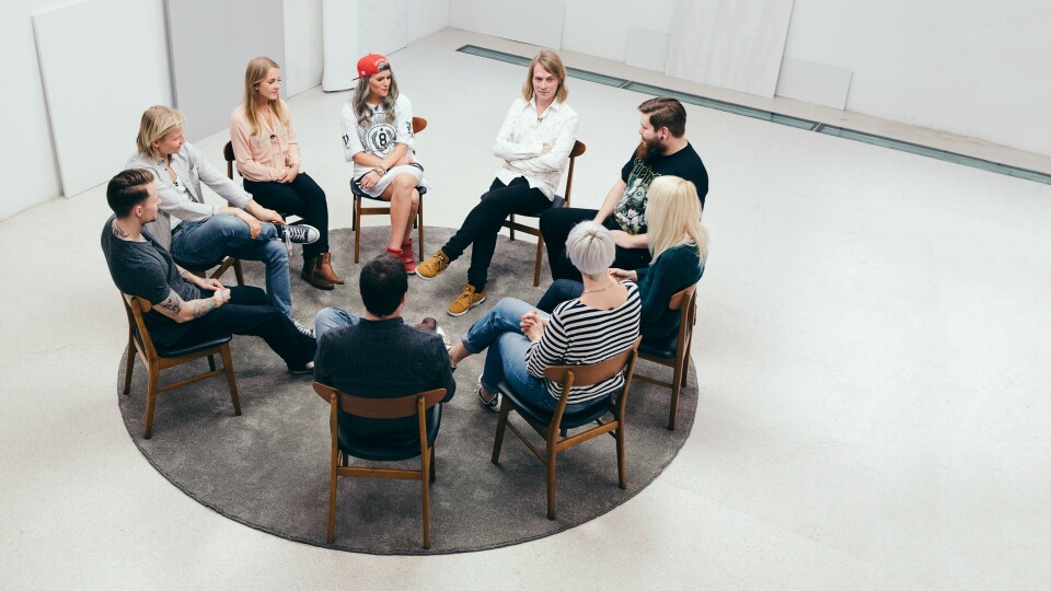 I den norske dokumentarserien «Jeg mot meg» følger vi åtte unge mennesker som dokumenterer sine psykiske utfordringer sammen med psykolog Peder Kjøs. Foto: Andris Søndrol Visdal / ANTI / NRK