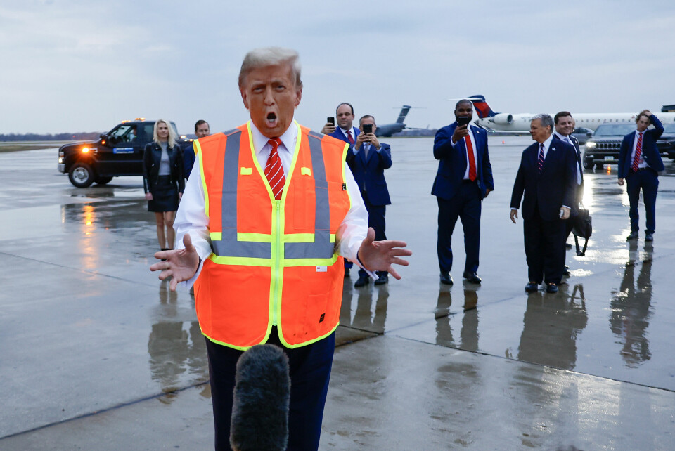 Trumpveven og verdensveven: Donald Trump lager gjerne innskudd i talene sine hvor han fyller ut med anekdoter og andre «historier». Her: Trump snakker med pressen på Green Bay Austin Straubel International Airport, Wisconsin 30. oktober. GREEN BAY, WISCONSIN - OCTOBER 30: Republican presidential nominee, former President Donald Trump speaks to the media at Green Bay Austin Straubel International Airport on October 30, 2024 in Green Bay, Wisconsin. With less than a week until Election Day, Trump is campaigning for re-election in the battleground states of North Carolina and Wisconsin.