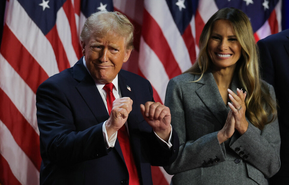 USA ser ut til å velge Donald Trump nok en gang. Her: Donald og Melania Trump på scenen i Palm Beach County Convention Center, Florida 6. november. z