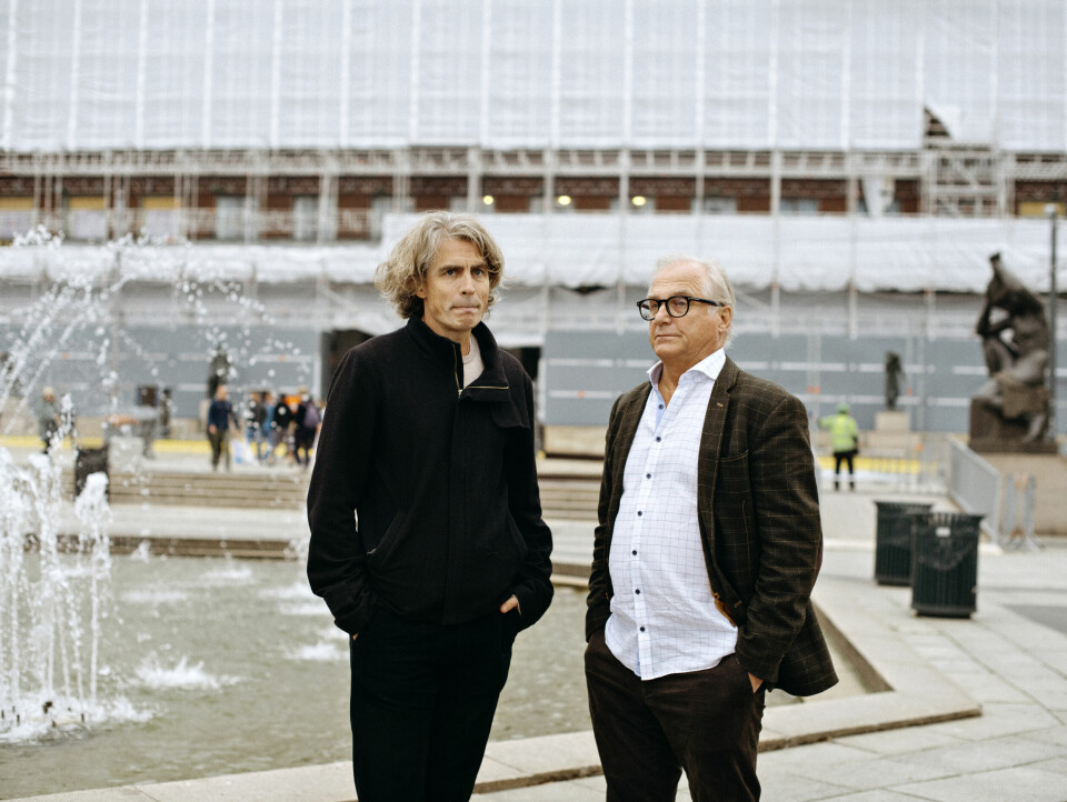 Administrativ direktør Jan Beckman og teatersjef Runar Hodne utenfor Rådhuset etter generalforsamlingen om Oslo Nye Teaters fremtid.