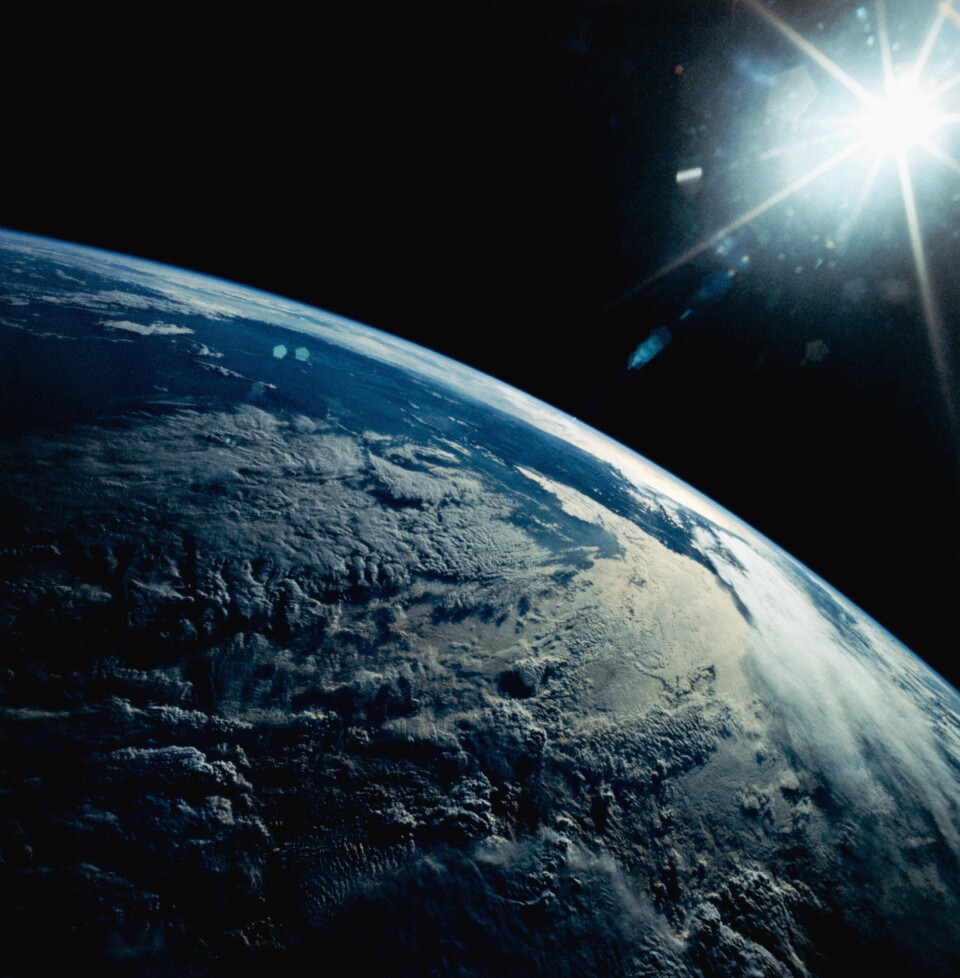 Hjemlengsel av kosmiske proporsjoner: Fra avstand er jorden ikke bare vakker, men også så åpenbart det eneste stedet for oss i hele universet. Romfergen Discovery fanget en sen ettermiddagssol over skydekte Andesfjell. s