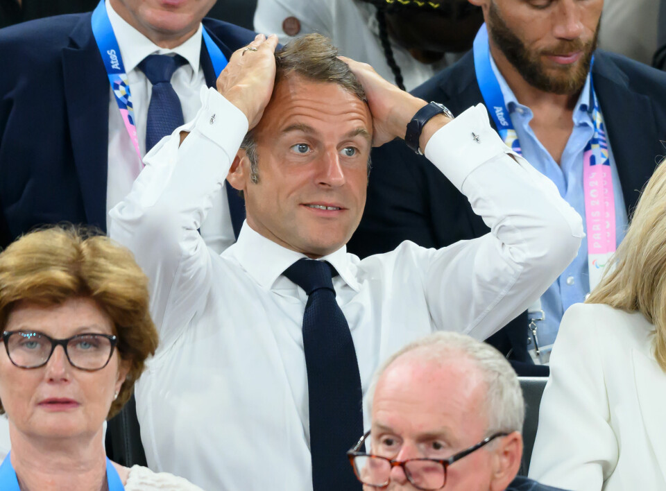 Bonjour, tristesse: President Emmanuel Macron fulgte OL-finalen i basket mellom Frankrike og USA. Det ville seg ikke helt - denne gangen heller. Lykkes han bedre når han skal utnevne ny statsminister? PARIS, FRANCE - AUGUST 10: French President Emmanuel Macron attends the men's basketball Gold Medal game between Team France and Team United States on day fifteen of the Olympic Games Paris 2024 at Bercy Arena on August 10, 2024 in Paris, France.