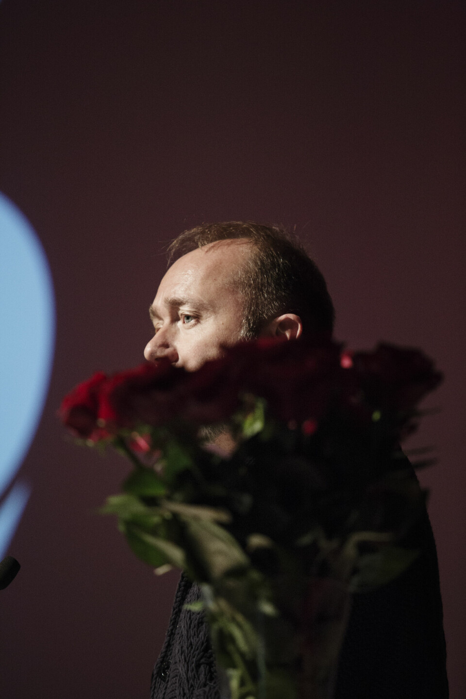 Arbeiderpartiet får på pukkelen: Heidi Helene Sveen tar utgangspunkt i varslene mot tidligere Arbeiderparti-nestleder Trond Giske, men historien er bredere anlagt enn som så – det er systemene som muliggjør seksuell trakassering forfatteren vil til livs. Reportasje på Trond Giskes come back i politikken etter metoo-avsløringene før jul. Våren 2018.