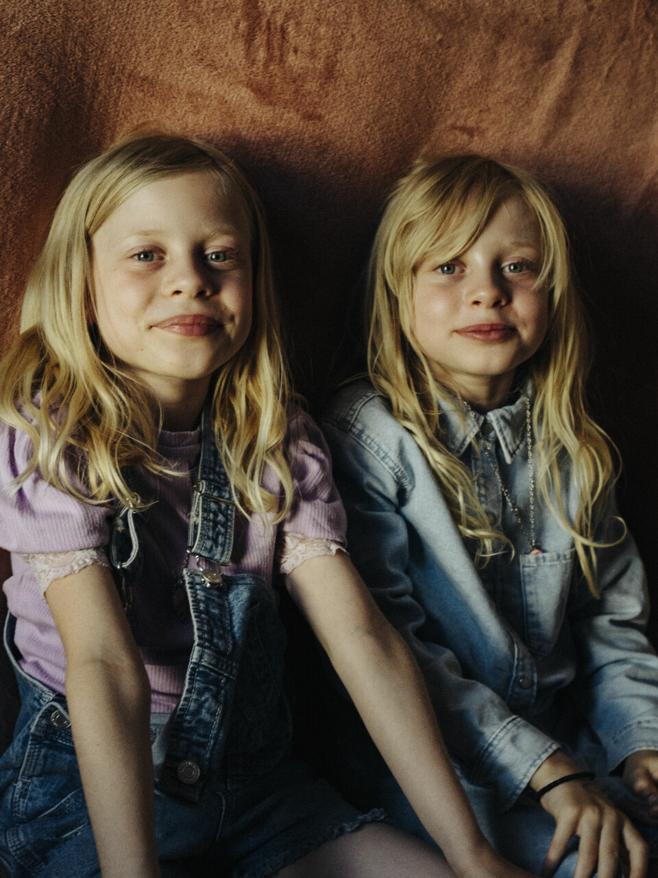 Født sånn eller blitt sånn? Hvem bryr seg? Saga Ingeborg (8) og Vilje Veslemøy Karlsen-Smedsrud (8) er tvillinger. Men er de to- eller eneggede? Det vet de ikke. Det er heller ikke så viktig, mener moren Lena, for henne er de uansett helt forskjellige.
