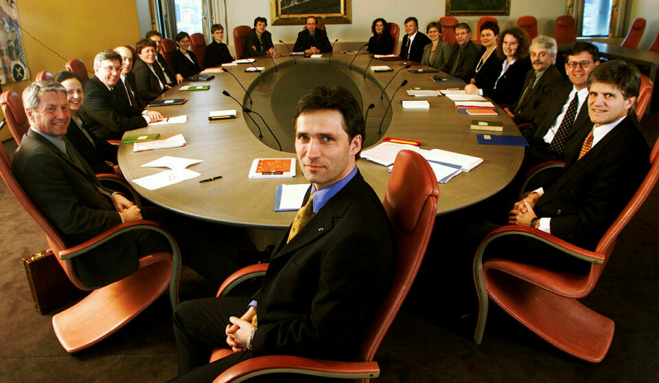 Stoltenberg I: Regjeringen Stoltenberg samlet til sin første regjeringskonferanse, Oslo 20. mars 2000. Foto: Cornelius Poppe / NTB scanpix