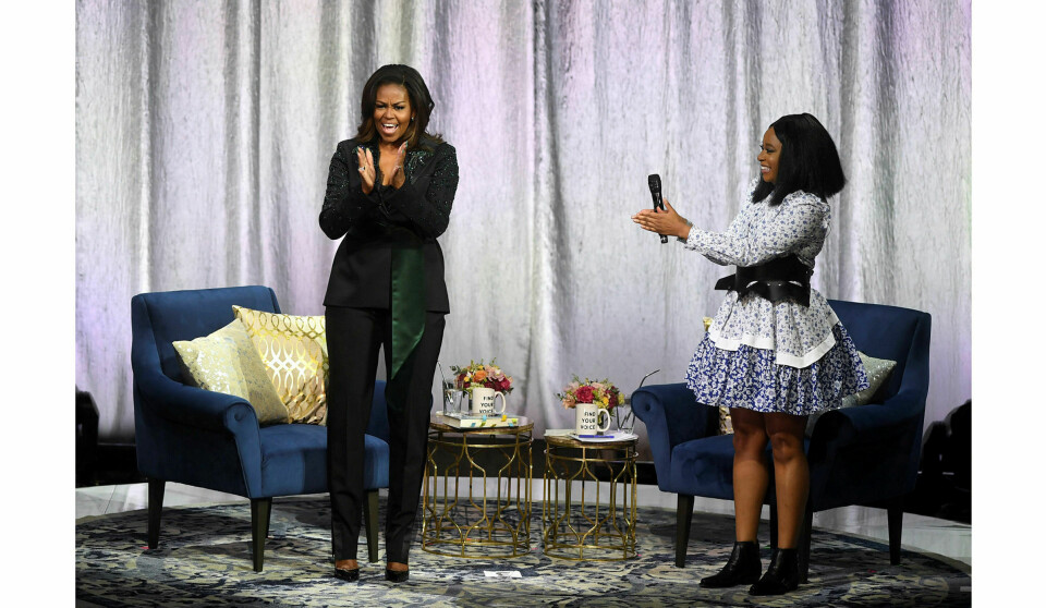 Dronningen: Denne uken gjestet tidligere førstedame Michelle Obama (til venstre) Oslo Spektrum. På scenen fikk hun selskap av komiker Phoebe Robinson. Foto: Rune Hellestad / Corbis/Corbis / Getty Images