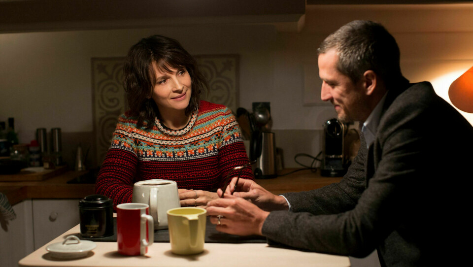 Litteratur og bedrag: Guillaume Canet som forleggeren Alain og Juliette Binoche som skuespillerkona Selena i Mellom linjene. Foto: Filmweb
