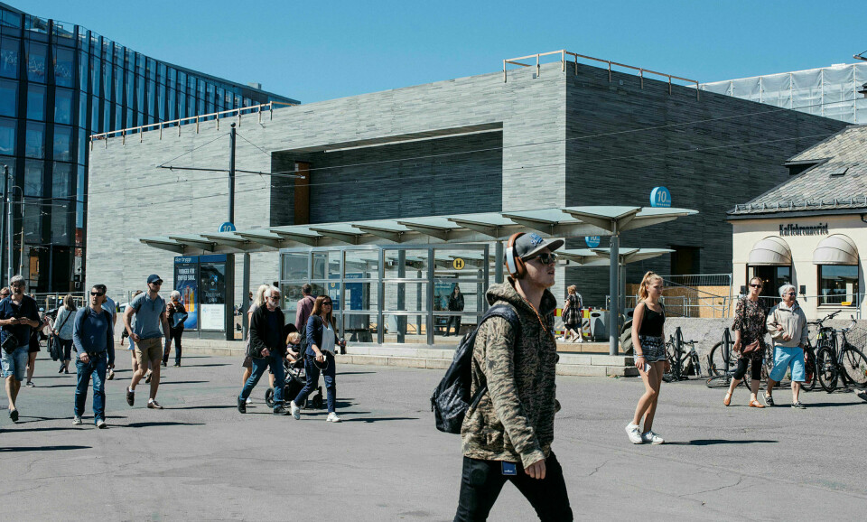 Nasjonalmuseet: Området trenger ikke enda en bygning som kjemper om oppmerksomhet gjennom skinnende fasader og overfladisk jåleri, skriver Enok Gåsland. Bildet er tatt i fjor sommer. Arkivfoto: Katinka Hustad