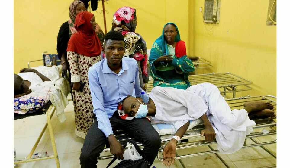 Sivile ofre: Ett av ofrene for voldshandlingene i Sudans hovedstad Khartoum får behandling på et sykehus i bydelen Omdurman. Bildet er tatt 10. juni, en uke etter den verste drapsbølgen. Sykehusene melder om at mange er såret, flere er voldtatt. Foto: Mohamed Nureldin Abdallah / Reuters/ NTB scanpix