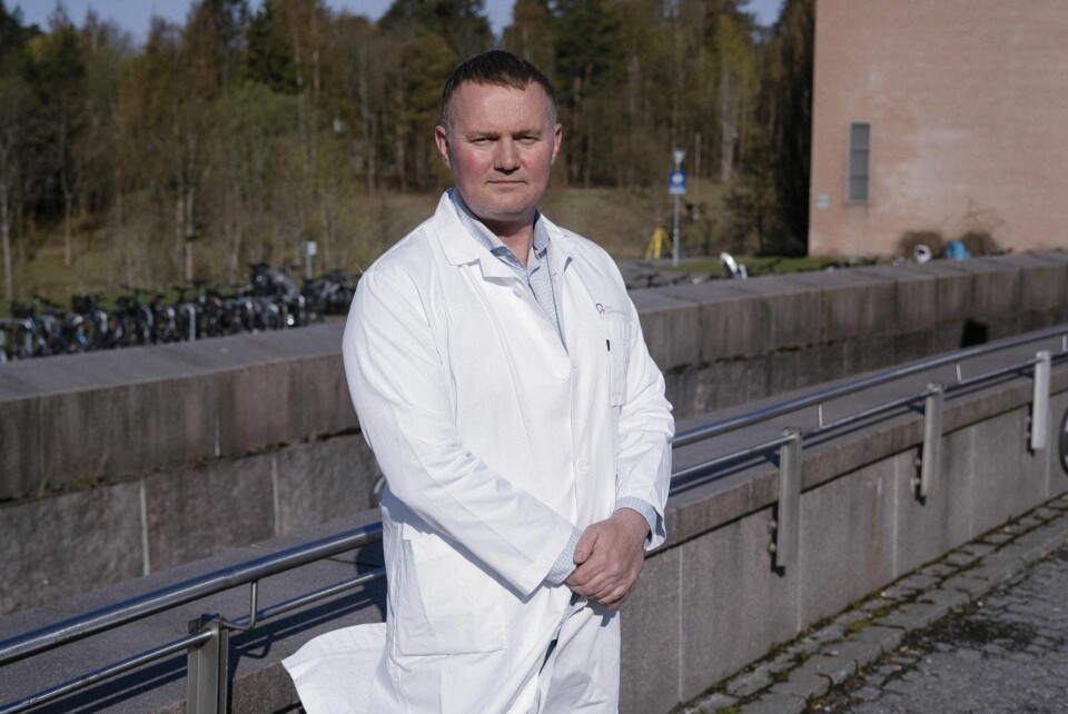 Nysgjerrig: - Utover våren i fjor så vi at vi fikk inn pasienter som ble syke på en annerledes måte. Det var grunnen til at vi tenkte at her er det kanskje noe genetisk, sier Tom Hemming Karlsen. Studien han tok initiativ til, ble finansiert av Stein Erik Hagen. Tom Hemming Karlsen