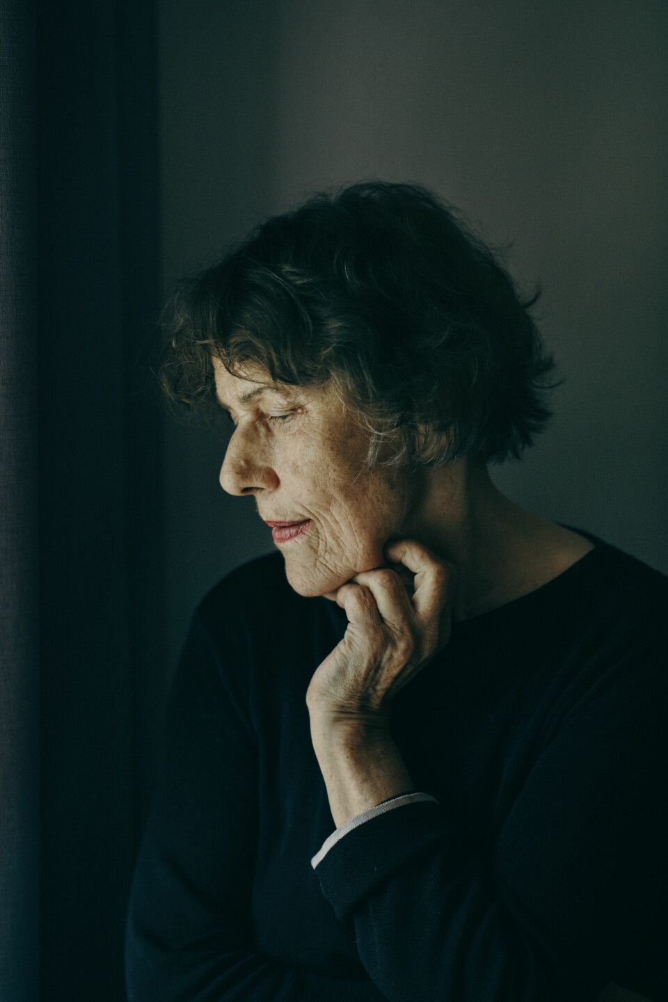 Livet: Liv Køltzow sin forfattarskap står i norsk litteraturhistorie som eit av etterkrigstidas sentrale verk. No gir ho ut eit utval frå dagbøkene ho har ført heile livet. – Eg vil vise kven eg er, fortel ho. – Vi må slutte å ta oss sjølve så jævla høgtideleg. Her er forfattaren fotografert i leilegheita på Østerås i Oslo.