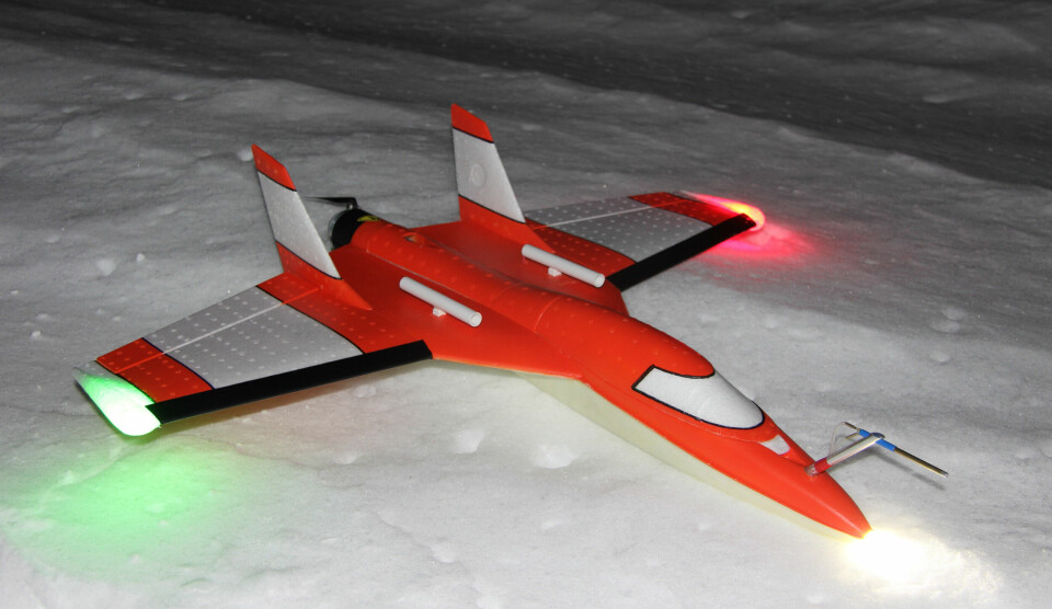 Pilotprosjektet: Flyet meteorologene i Bergen benytter i sin forskning veier kun 650 gram. Foto: Joachim Reuder / Universitetet i Bergen.