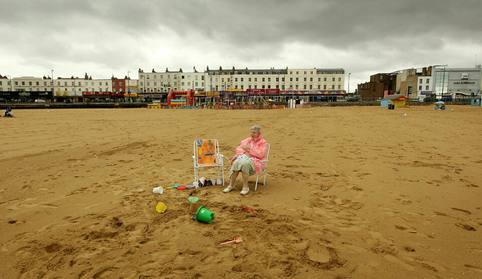 Dårlig vær? Det kommer an på: Forskere antyder at det finnes ikke noen objektiv virkelighet, bare virkeligheten slik vi ser den. Bildet er fra den britiske badebyen Margate. Foto: Oli Scarff/Getty Images