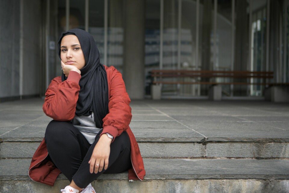 Provoserer: Faten Mahdi al-Hussaini og hennes valgprogram Faten tar valget har satt i gang en intens debatt om religiøse symboler som hijab og kors på NRK. ⇥Foto: NRK