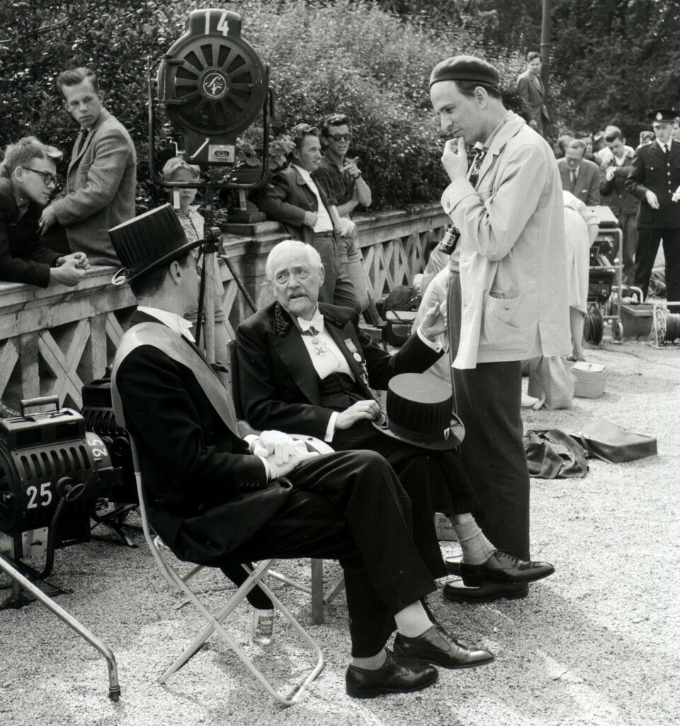 Bergman og skuespiller Victor Sjöström under innspillingen av Jordbærstedet, 1957. Foto: Thure Hellström / Sydsvanskan / NTB scanpix