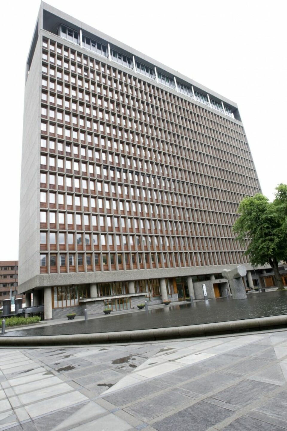 Utvid diskusjonen: Høyblokken og Y-blokken representerer – i likhet med fremtoninger som Ammerud-blokkene og Tveita-blokkene i Groruddalen – en byggemåte som gjenspeiler sosialdemokratiets maktarroganse og strenge rasjonaliseringstenkning, skriver Jan Carlsen. Foto: Morten Holm/Scanpix