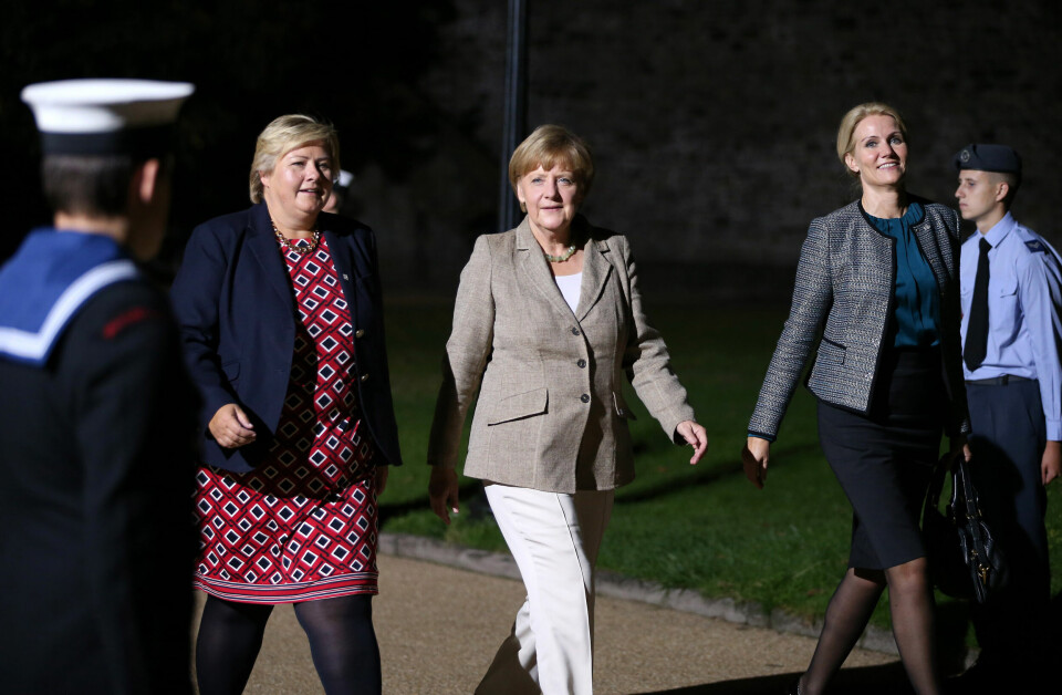 To kort og en lang: Erna Solberg (t.v.) og Angela Merkel bærer den korte pobben, mens Helle Thorning-Schmidt (t.h.) har langt hår, på Nato-toppmøtet i september 2014. I tråd med maktteorien om hårfrisyrer, er Thorning-Schmidt for lengst ferdig som statsminister i Danmark, mens de to pobbene holder på sine stoler. Foto: Peter Macdiarmid/Getty Images