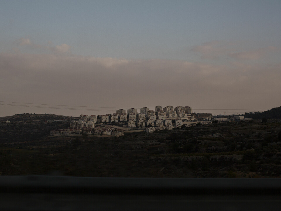 Bosettere: En israelsk bosetning nær Bethlehem sett fra motorveien som går igjennom Vestbredden, det palestinske landområdet som har vært okkupert av Israel siden 1967. Rundt en halv million israelere bor i slike bosetninger, som er etablert i strid med folkeretten.