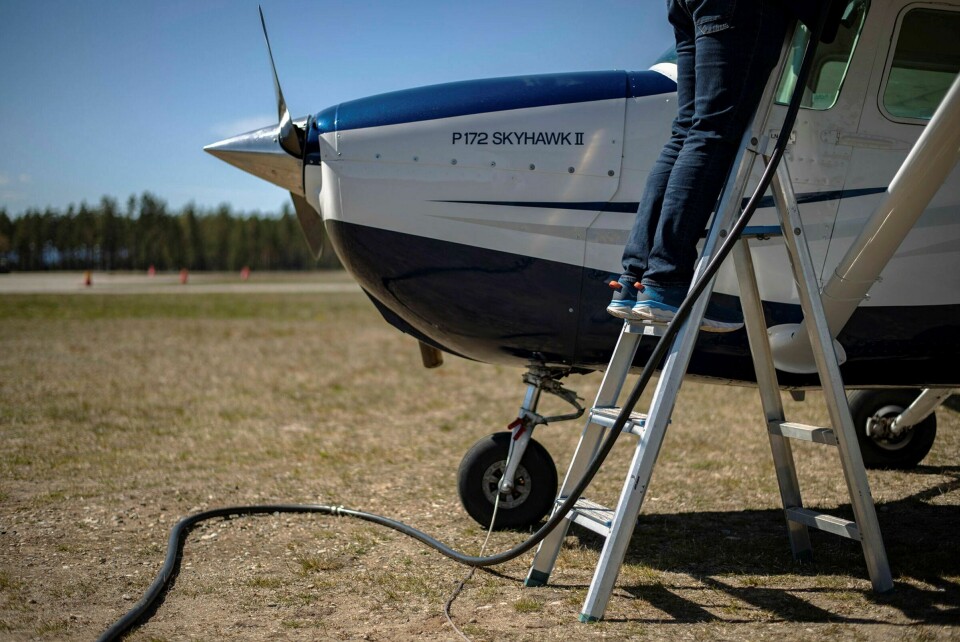 Flyet fylles med drivstoff og klargjøres for take off.