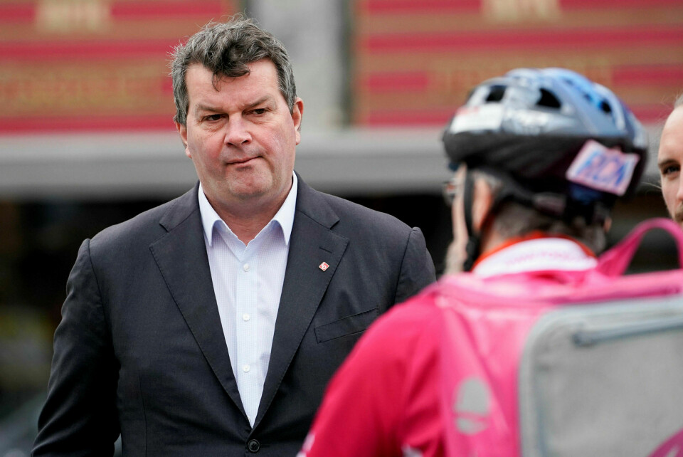 LO er redd for at en grunninntekt til alle vil svekke sysselsettingen, men det finnes ingen empiri som underbygger denne frykten, skriver Sven Egil Omdal. Her møter LO-sjef Hans-Christian Gabrielsen syklister fra Foodora. Foto: Fredrik Hagen / NTB scanpix