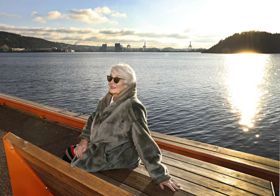 Ingeborg Moræus Hanssen er redd folk har blitt avvent kinoen under pandemien, forteller hun fra sin solfylte balkong på Frogner, trolig ikke iført pels. Ingeborg Moræus Hanssen (79) TIDLIGERE filmsjef, deretter kinodirektør i Oslo. Satt i Bystyret (for Høyre), Formannskapet, Sporveistyret, Skolestyret, Kinostyret, Kulturutvalget, åtte år i Seniornett og medlem i Pressens Faglige Utvalg. GJØR NÅ: Ivrig samfunnsdebattant med egen blogg (ingeborgmh.no), med temaer sentralt for folk i Den Tredje Alder. Aktiv foredragsholder, har skrevet fem bøker om «hvor morsomt det er å bli gammel», som hun uttrykker det. Bildene er tatt på Vippetangen.