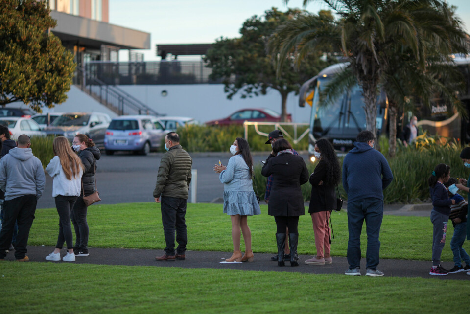 I starten av august stod newzealendere i kø for å vaksineres mot covid-19. Nå er landet i full nedstenging etter at deltavarianten har sneket seg inn i landet – slik det må være når målet er eliminering av viruset innenlands. Og det er fortsatt planen, understreker epidemiolog Amanda Kvalsvig. New Zealand