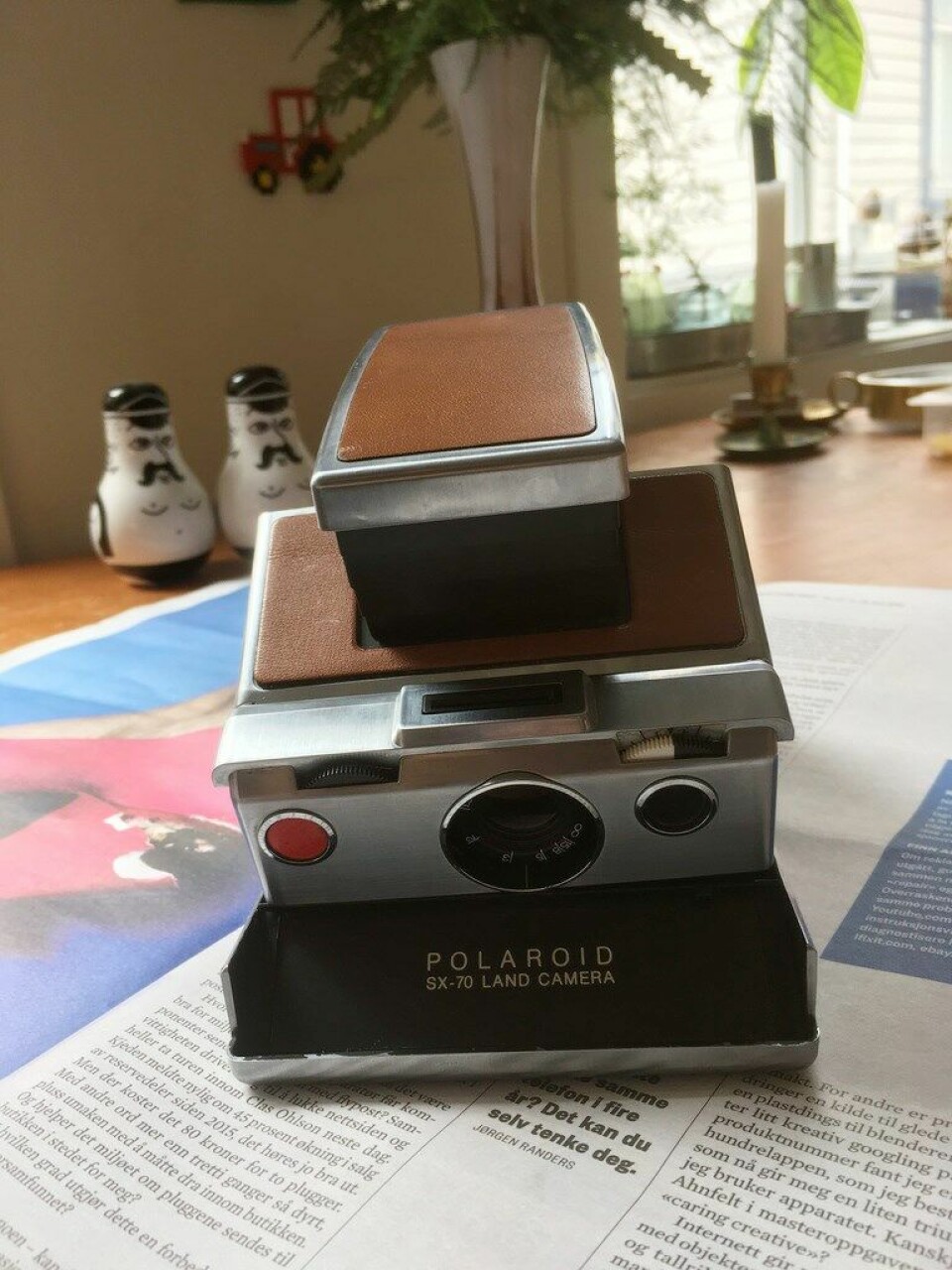 Gammelt, defekt polaroidkamera. Fatt mot, det er håp.