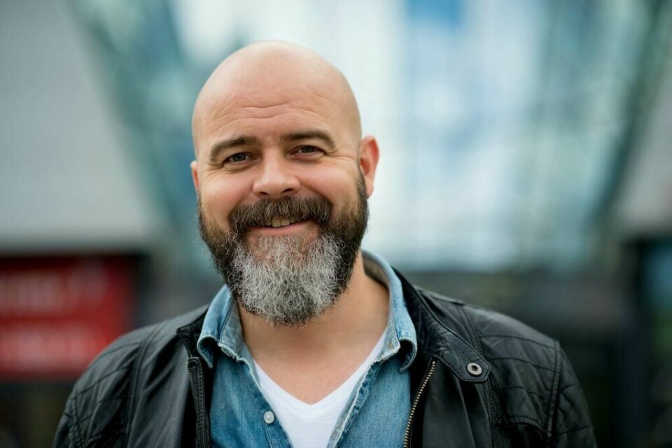 Matias Hilmar Iversen mener at samtale med elevene før og etter kunst- og kulturopplevelser i skolen er nøkkelen til å komme fram til språklige bilder. Foto: Lars Opstad.