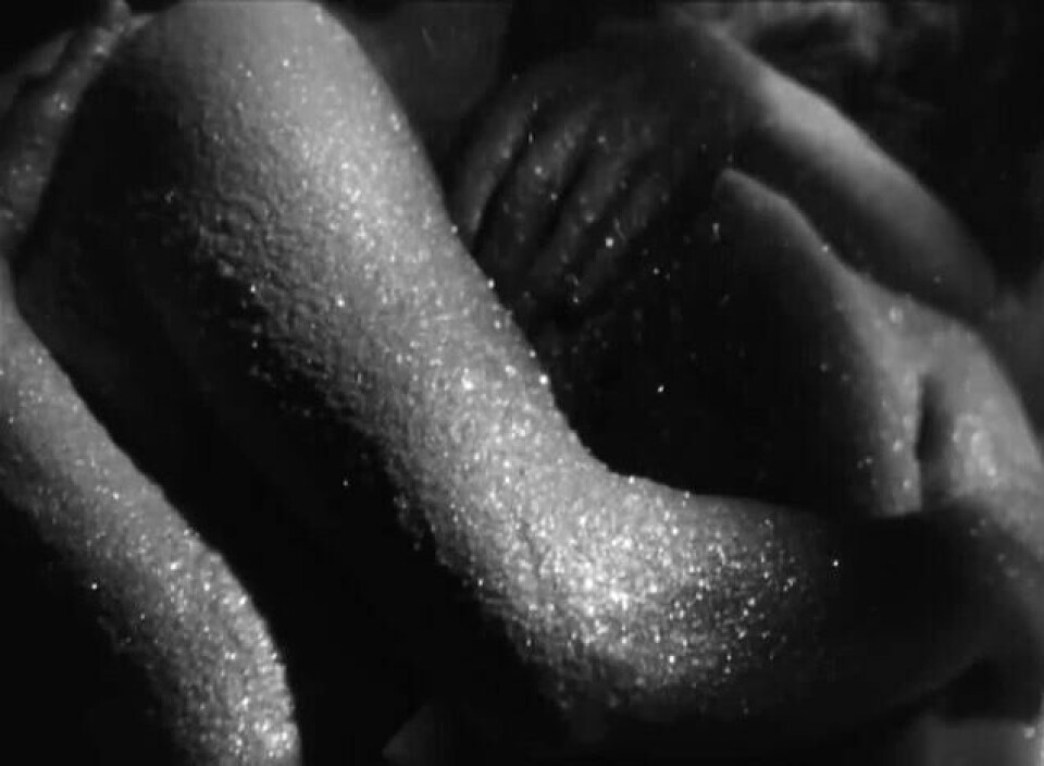 Fra åpningen av «Hiroshima mon amour».