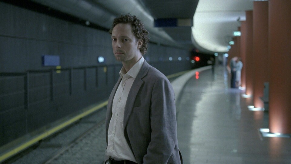 Trond Fausa Aurvåg i Den brysomme mannen. Aurvåg fikk Amandaprisen 2006 for beste mannlige hovedrolle i denne filmen. Foto: Tordenfilm / Sandrew Metronome Norge
