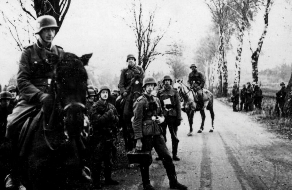 Norske frontkjempere i Waffen-SS-enheten, «Den norske legionen» (SS-Freiwilligen-Legion Norwegen) i Russland sommeren 1942. Foto: Deutsches Bundersarchiv