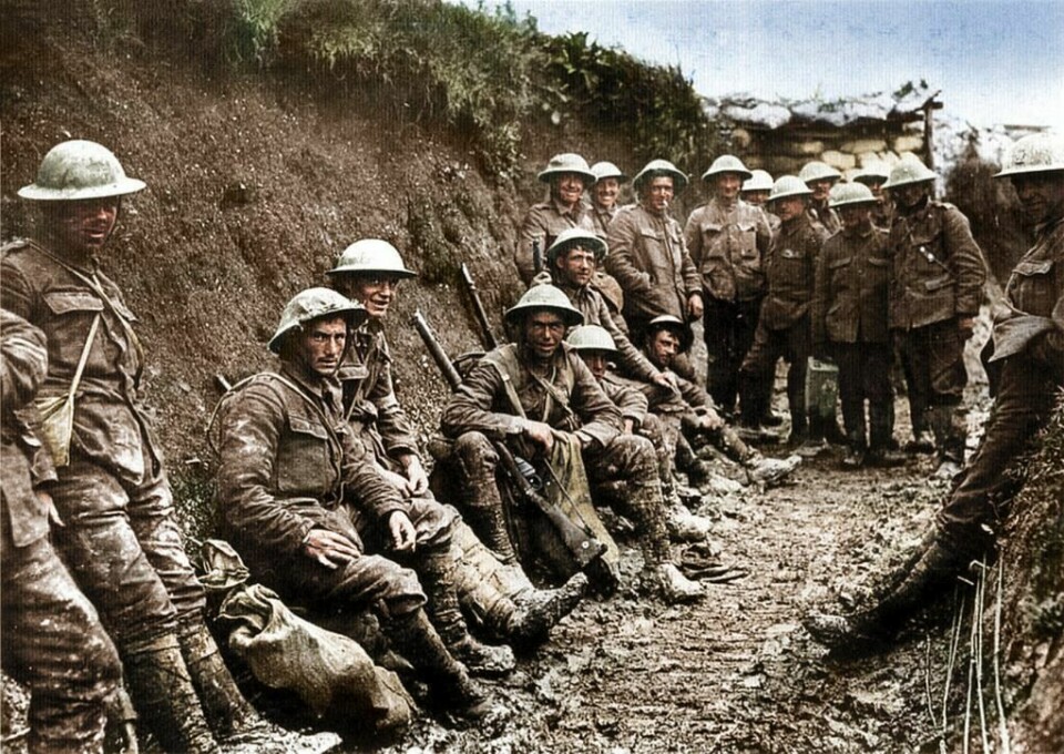 1. juli 1916: Irske soldater i skyttergrav første dag av slaget ved Somme. Foto: Cassowary Colorizations
