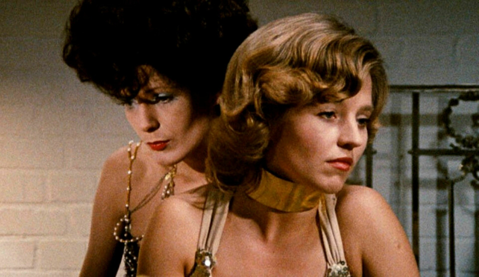 Petra von Kants bitre tårer (1972) regnes som hovedverket til regissør Rainer Werner Fassbinder. Stillbilde fra filmen.